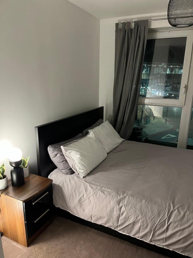 Luxurious Dlr Apartment Londra Esterno foto