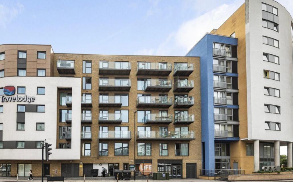 Luxurious Dlr Apartment Londra Esterno foto